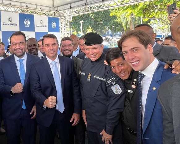 entrega de viaturas semiblindadas para Polícia Militar do Rio de Janeiro